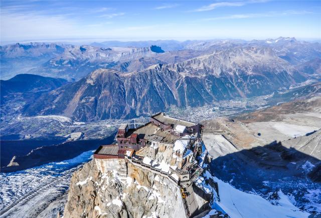 Aiguille du midi (3 842 m) - jedna z nejvyšších lanovek Evropy 