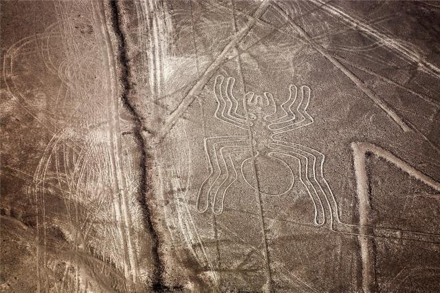 Peru_Nazca-shutterstock_2385667423