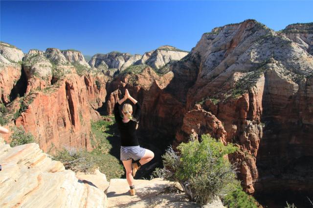 magický výhled z vršku Angel's Landing - NP Zion (Utah)