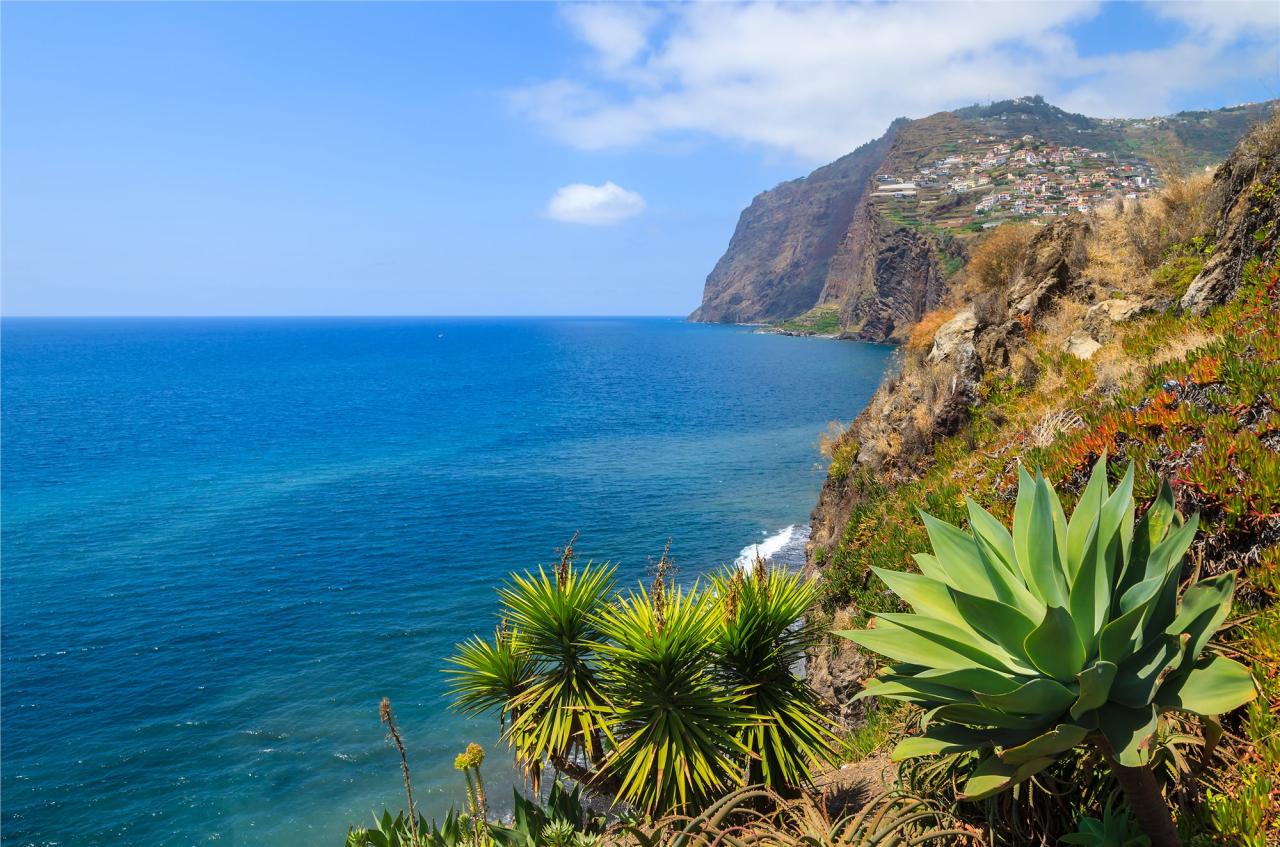 Portugalský ostrov Madeira - útesy Cabo Girao