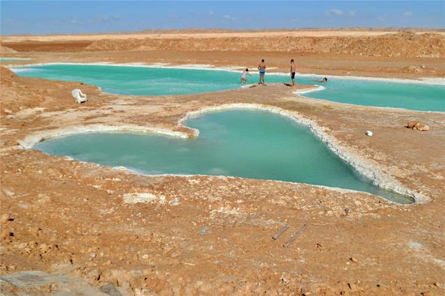 Egypt - solná jezera v oáze Síwa