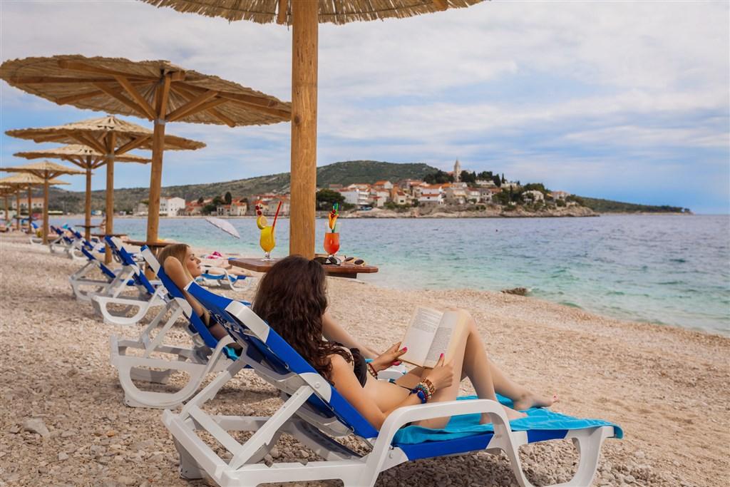 Hotel ZORA, Primošten - pláž
