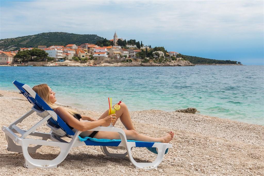Hotel ZORA, Primošten - pláž