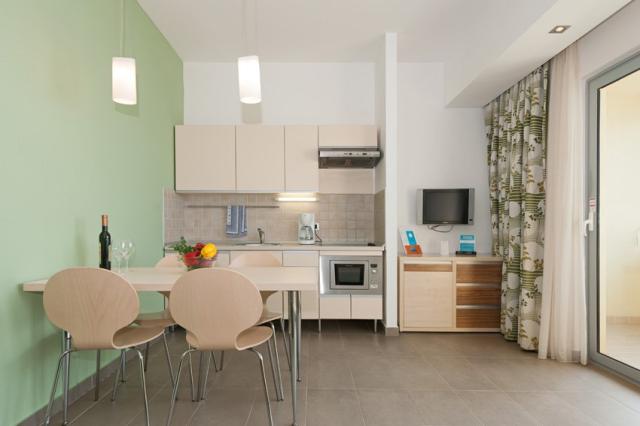 dvoulůžková ložnice a denní místnost - typ APT. 2+2 B-ST