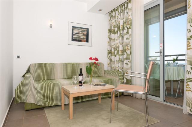 dvoulůžková ložnice a denní místnost - typ APT. 2+2 B