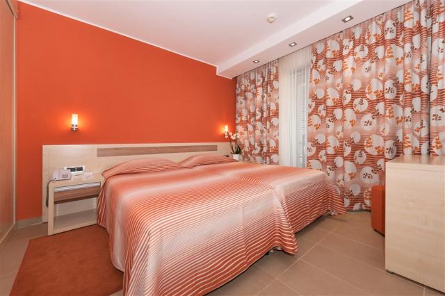 dvě dvoulůžkové ložnice a denní místnost - typ APT. 4(+2) B