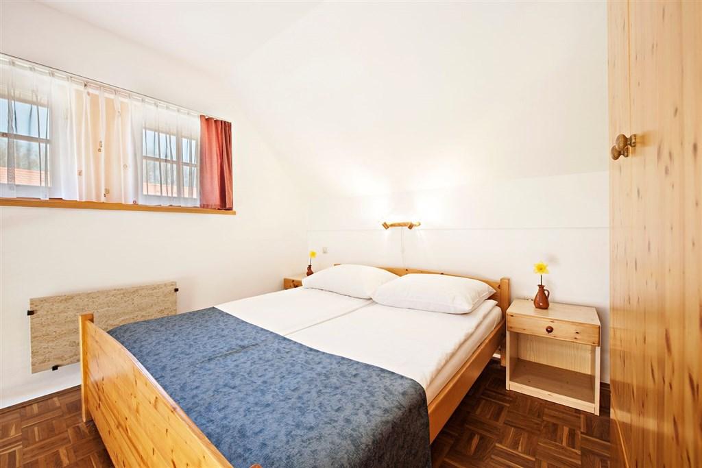dvoulůžková ložnice a denní místnost - typ APT. 2(+1)