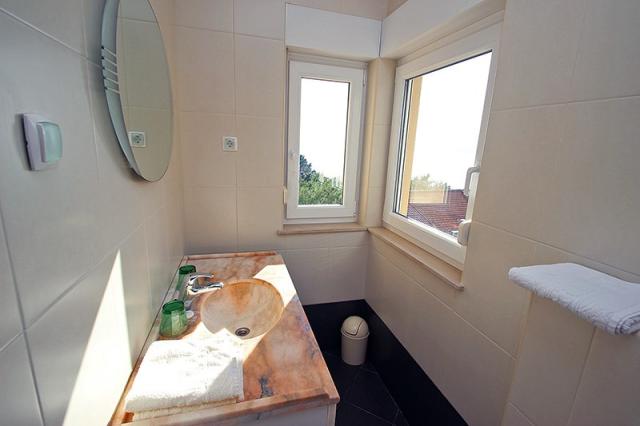 Apartmány ASTRA a PINIJA, Chorvatsko - Střední Dalmácie - Brela
