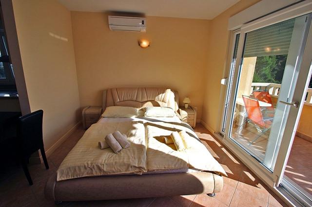 Apartmány ASTRA a PINIJA, Chorvatsko - Střední Dalmácie - Brela