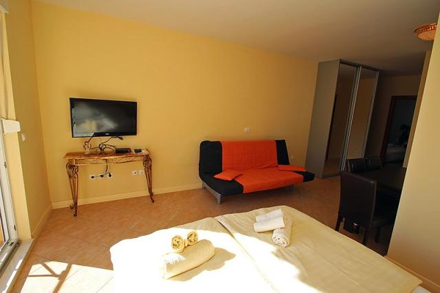 Apartmány ASTRA a PINIJA, Chorvatsko - Střední Dalmácie - Brela