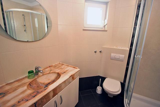 Apartmány ASTRA a PINIJA, Chorvatsko - Střední Dalmácie - Brela