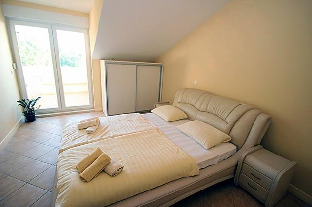 Apartmány ASTRA a PINIJA, Chorvatsko - Střední Dalmácie - Brela