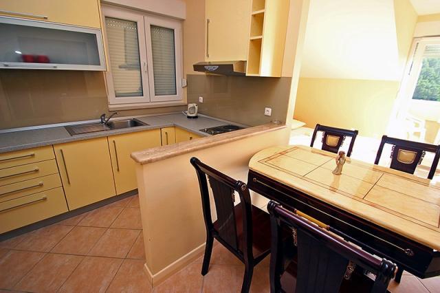 Apartmány ASTRA a PINIJA, Chorvatsko - Střední Dalmácie - Brela