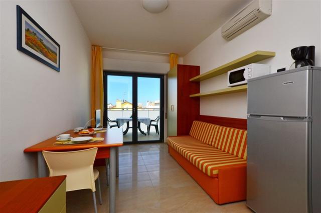 dvoulůžková ložnice a denní místnost - typ Apt. 2+2 2B