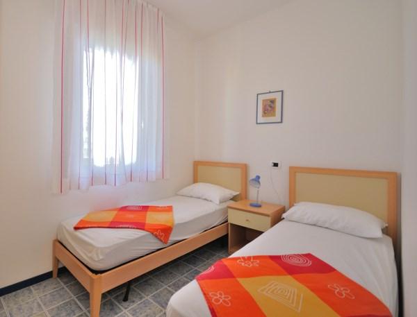dvě dvoulůžkové ložnice a denní místnost - typ APT. 4+2 C