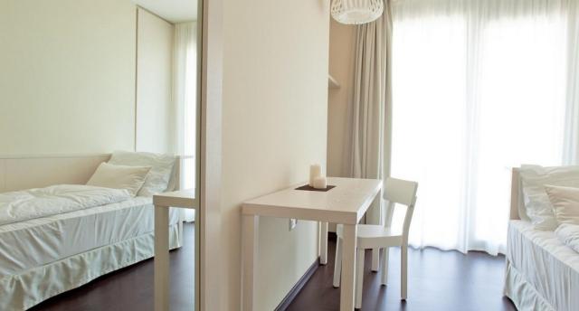 dvoulůžková ložnice, dětský pokoj a denní místnost - apartmán t
