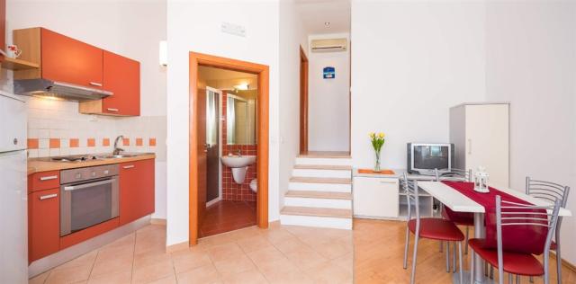 dvě dvoulůžkové ložnice a denní místnost - typ APT. 4(+1)