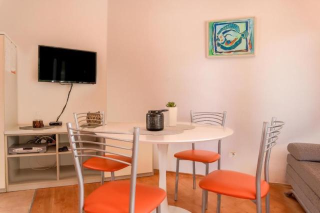 dvě dvoulůžkové ložnice a denní místnost - typ APT. 4(+1)