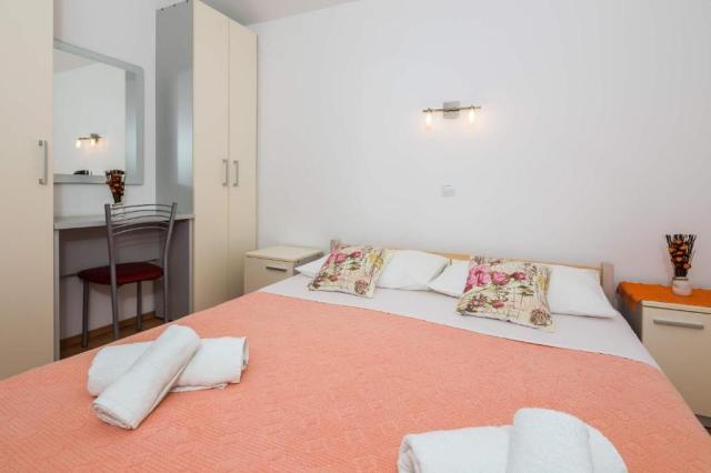 dvě dvoulůžkové ložnice a denní místnost - typ APT. 4(+1)