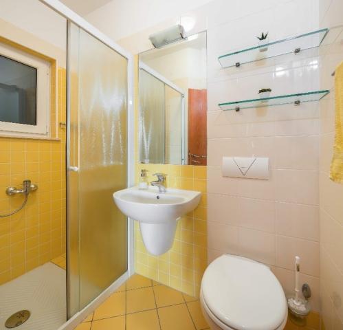 dvě dvoulůžkové ložnice a denní místnost - typ APT. 4(+1)