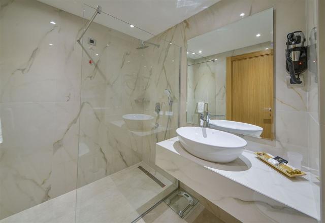 Hotel MEDITERAN-Bećići, Černá Hora - Budvanská riviéra - Bečići