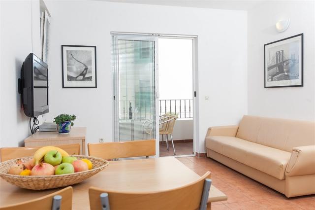 dvě dvoulůžkové ložnice a denní místnost - typ APT. 4(+1)