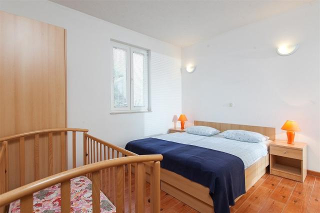 dvě dvoulůžkové ložnice a denní místnost - typ APT. 4(+1)