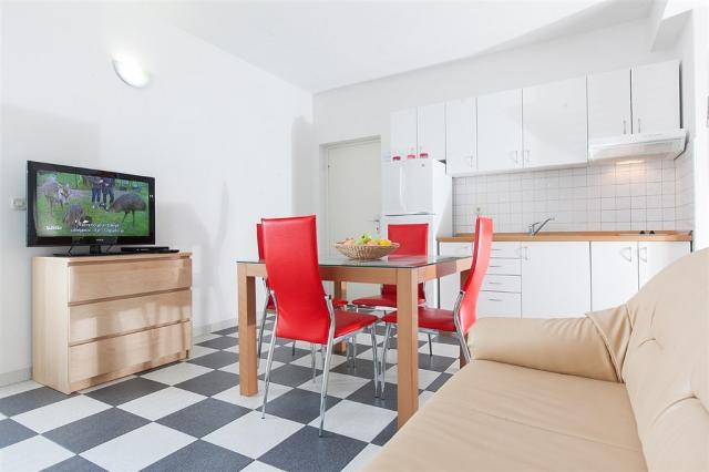 dvě dvoulůžkové ložnice a denní místnost - typ APT. 4(+1)