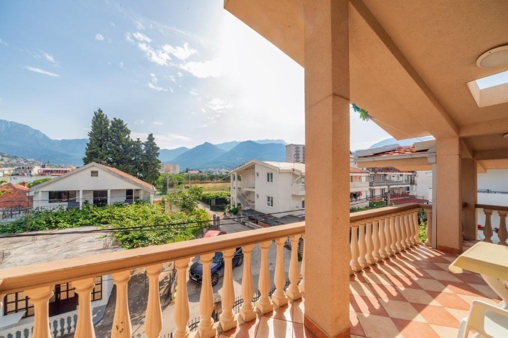 dvě dvoulůžkové ložnice a denní místnost - typ APT 4(+2)