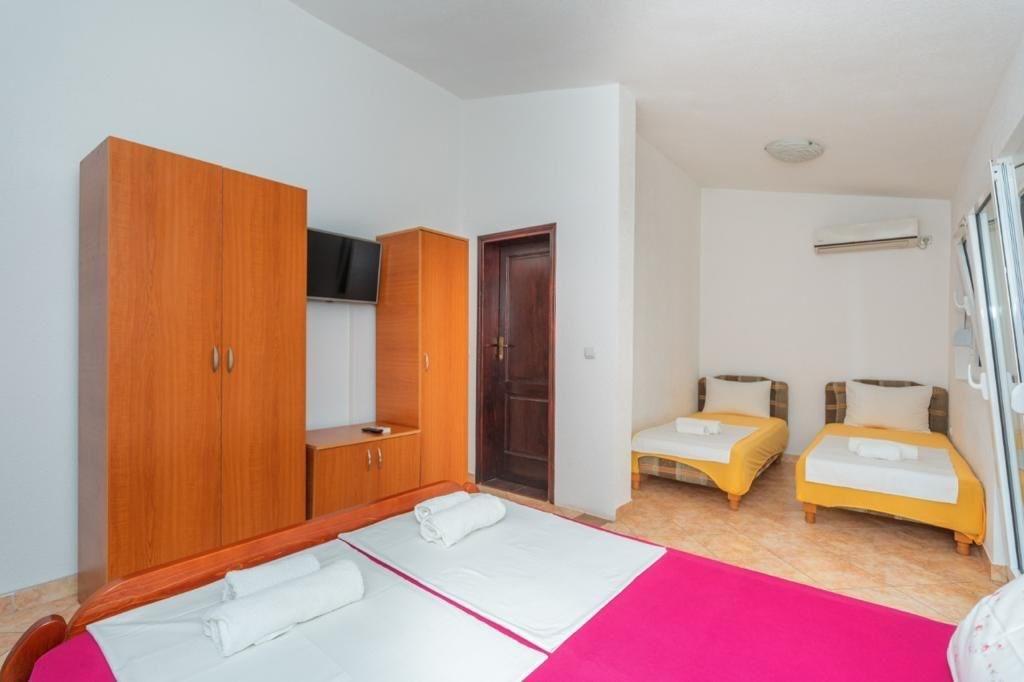 dvě dvoulůžkové ložnice a denní místnost - typ APT 4(+2)