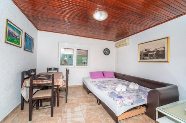 třílůžková ložnice a denní místnost - typ APT. 3(+2)