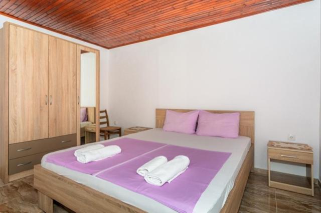 třílůžková ložnice a denní místnost - typ APT. 3(+2)
