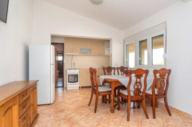 dvě dvoulůžkové ložnice a denní místnost - typ APT 4(+2)