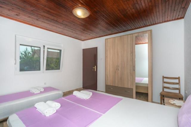 třílůžková ložnice a denní místnost - typ APT. 3(+2)