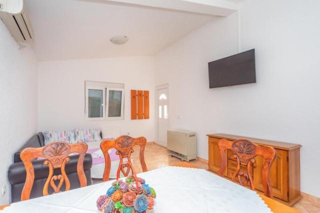 dvě dvoulůžkové ložnice a denní místnost - typ APT 4(+2)