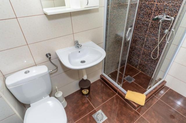 dvě dvoulůžkové ložnice a denní místnost - typ APT 4(+2)