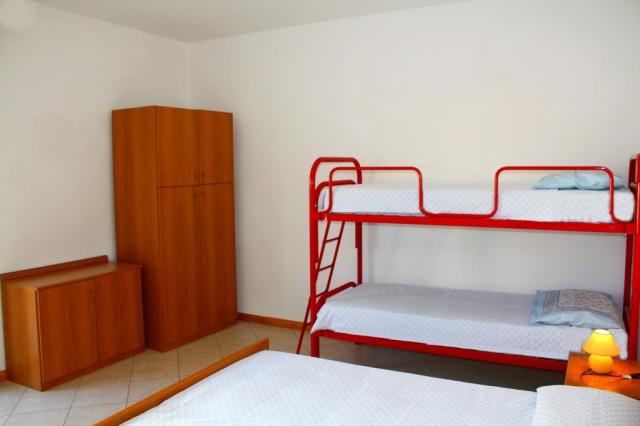 třílůžková ložnice a denní místnost - typ APT. 3+1 B4T