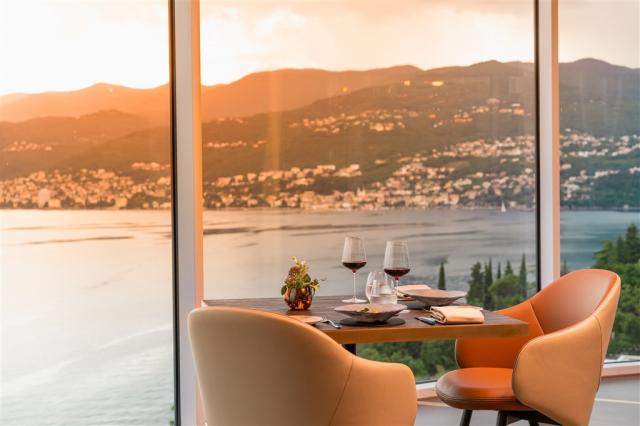 HILTON Rijeka COSTABELLA BEACH RESORT AND SPA, Chorvatsko - Ist