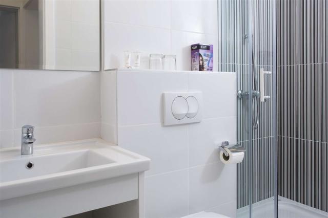 jedna dvoulůžková ložnice s přistýlkou a denní místnost - APT. 