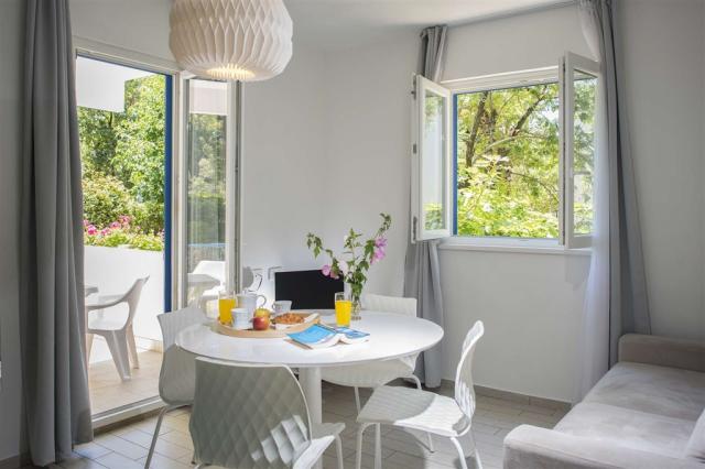 dvoulůžková ložnice a denní místnost - APT. 2+2 - typ VINEA