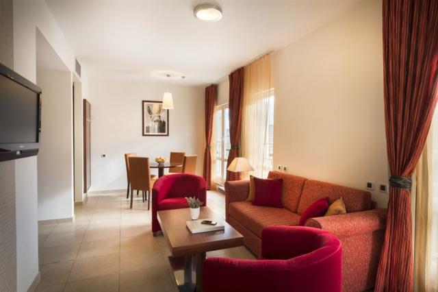 dvoulůžková ložnice a denní místnost - typ APT. 2+2 SU B