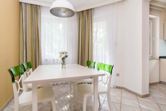 dvoulůžková ložnice a denní místnost - typ Apt. 2+2