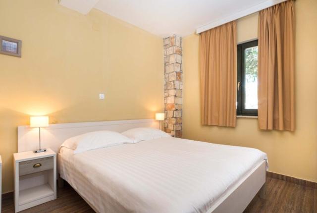 dvě dvoulůžkové ložnice a denní místnost - typ APT. 5+2