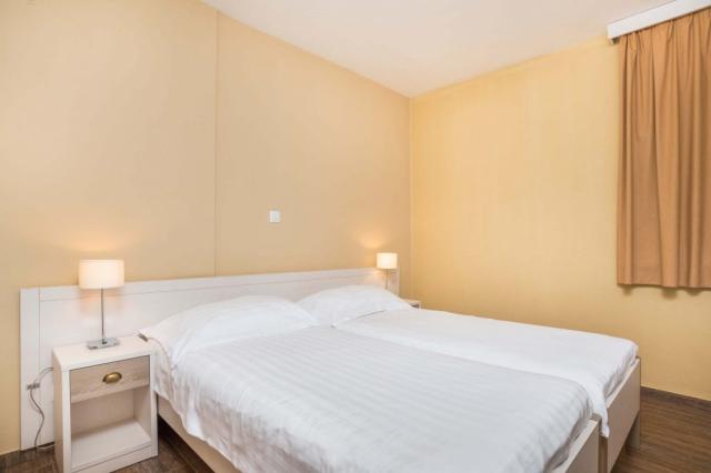 dvě dvoulůžkové ložnice a denní místnost - typ Apt. 4+2