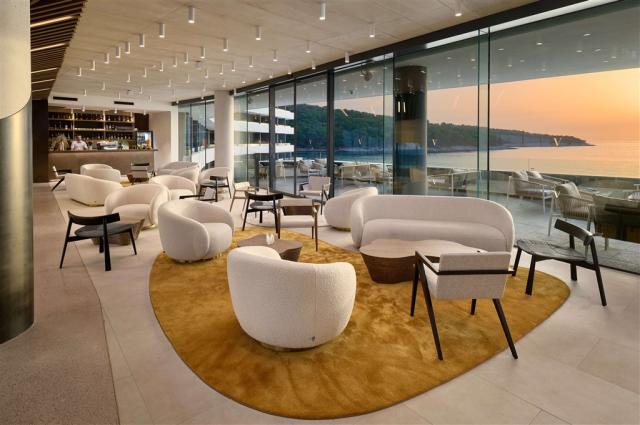 Grand Hotel VIEW, Postira
