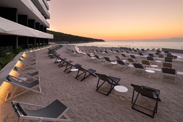 Grand Hotel VIEW, Postira