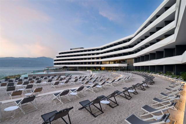 Grand Hotel VIEW, Postira