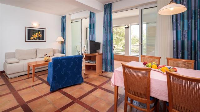 dvě dvoulůžkové ložnice a denní místnost - typ APT. 4+2 DELUXE