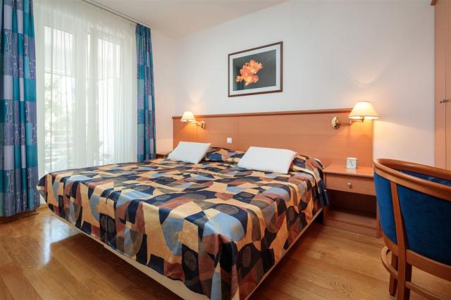 dvě dvoulůžkové ložnice a denní místnost - typ APT. 4+2 DELUXE