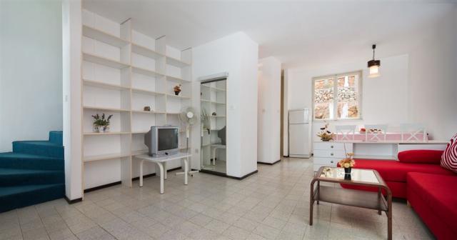 dvě dvoulůžkové ložnice a denní místnost - typ APT. 4+2 **